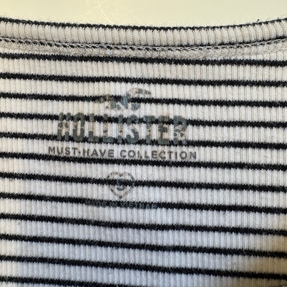 Hollister teen short sleeve stripped shirt w embroidered butterfly detail SMALL - Picture 3 of 8